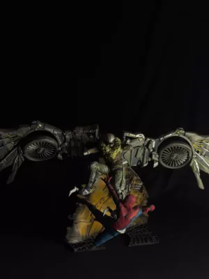 Spider-Man vs Vulture Premium format figure